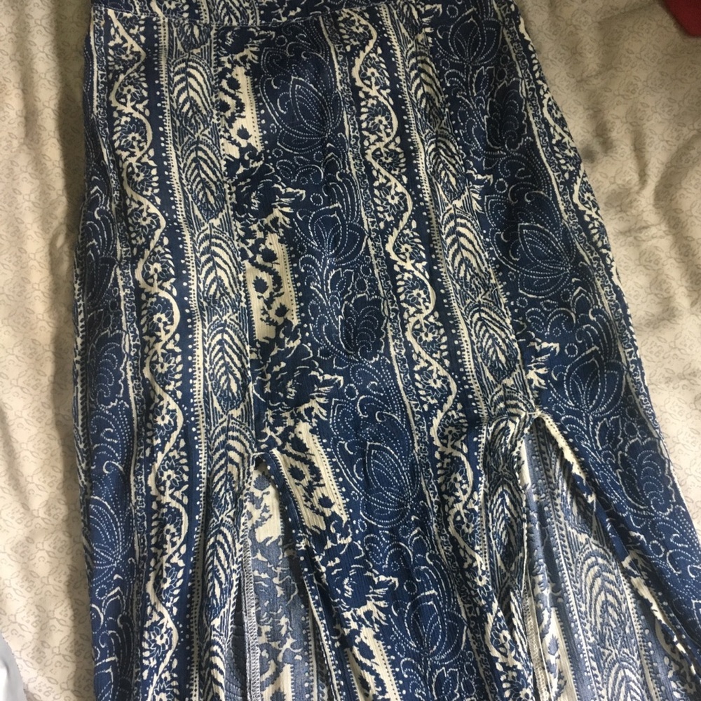 🌼 SALE AE blue printed maxi skirt with slits 🌼
